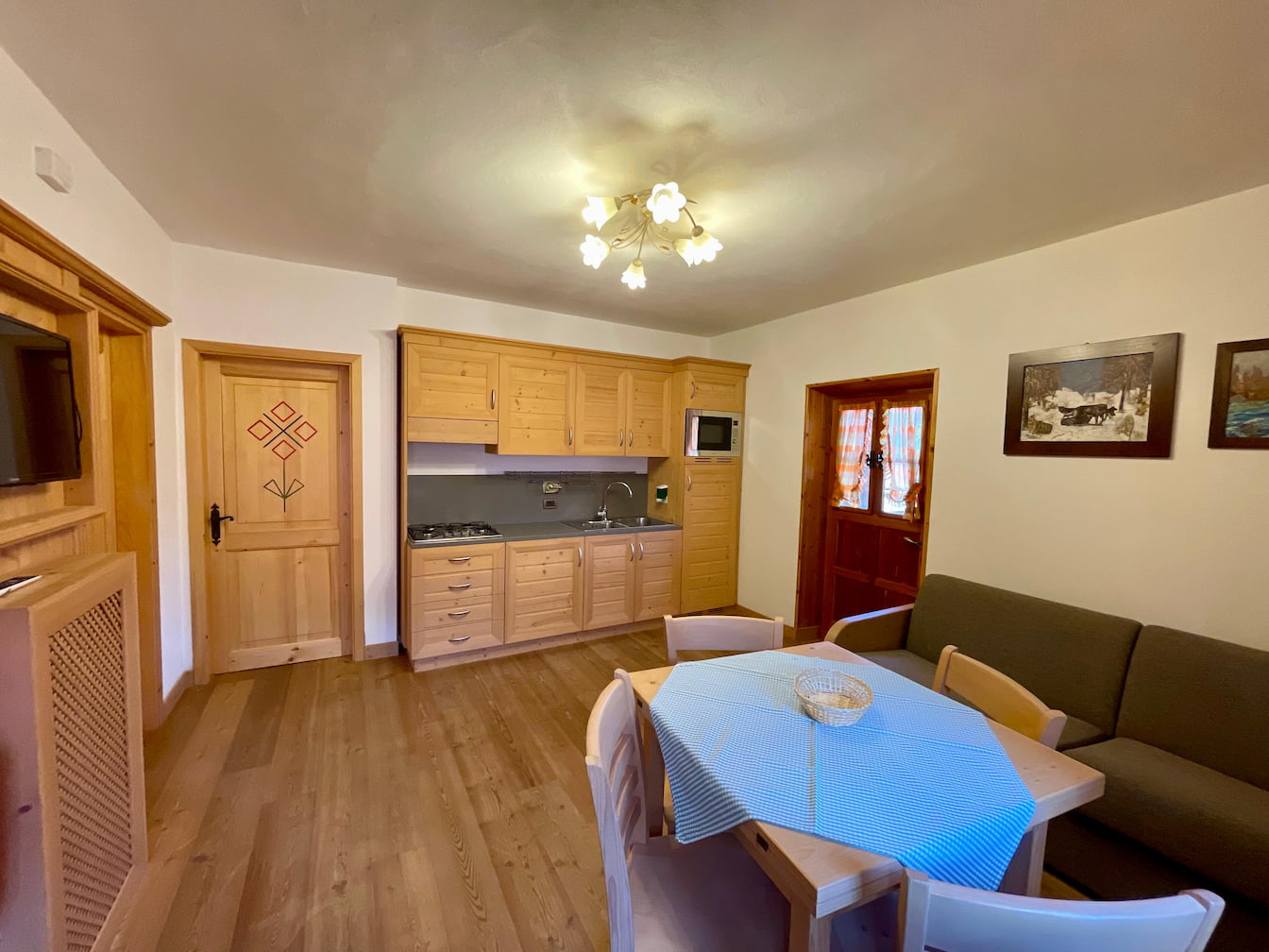 Dolomiti Village Casa sull'albero in legno in inverno