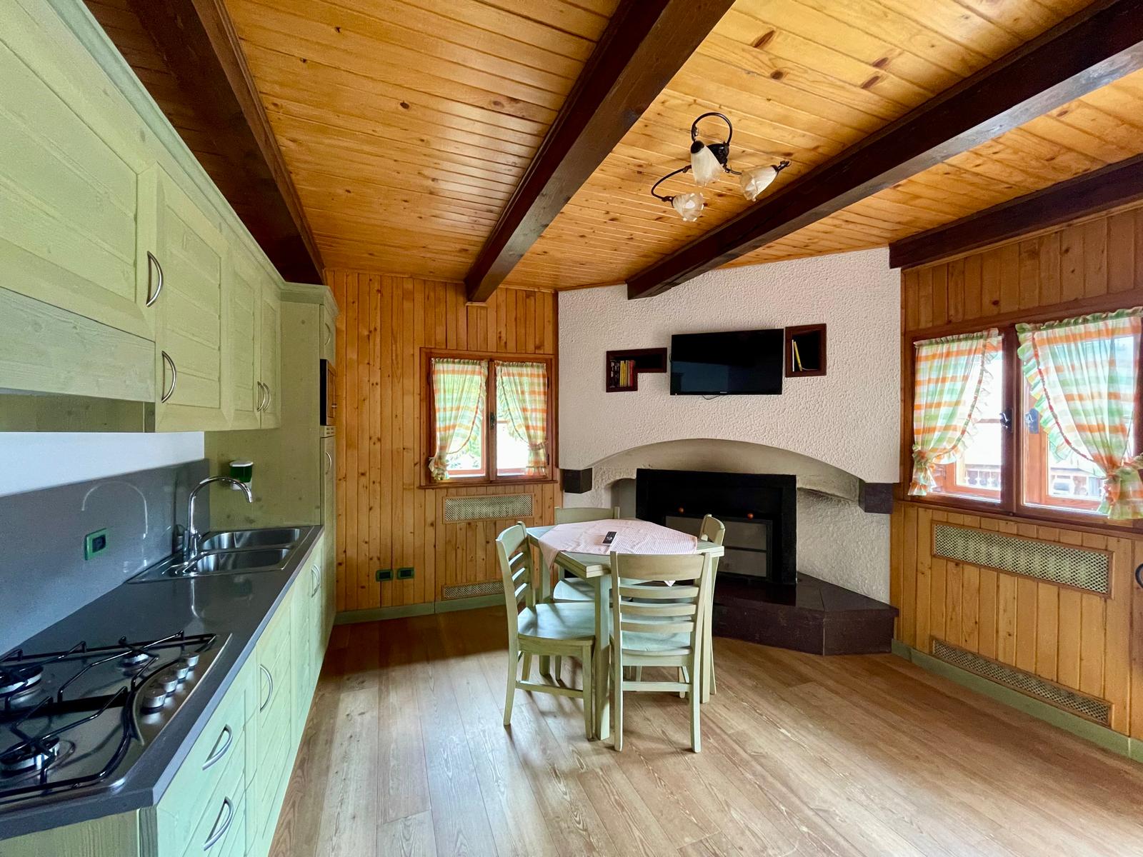 Dolomiti Village Casa sull'albero in legno in inverno